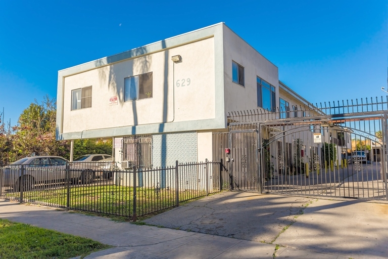 629 N Ardmore Ave in Los Angeles, CA - Building Photo