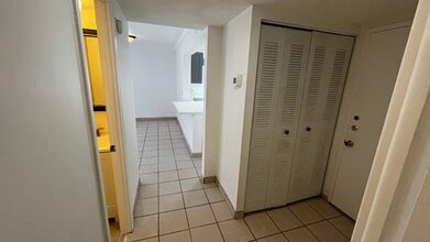 7735 SW 86th St, Unit E407 in Miami, FL - Building Photo - Building Photo