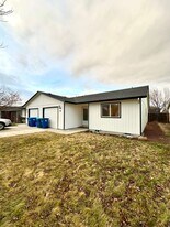 611 NE Larch Ave in Redmond, OR - Building Photo