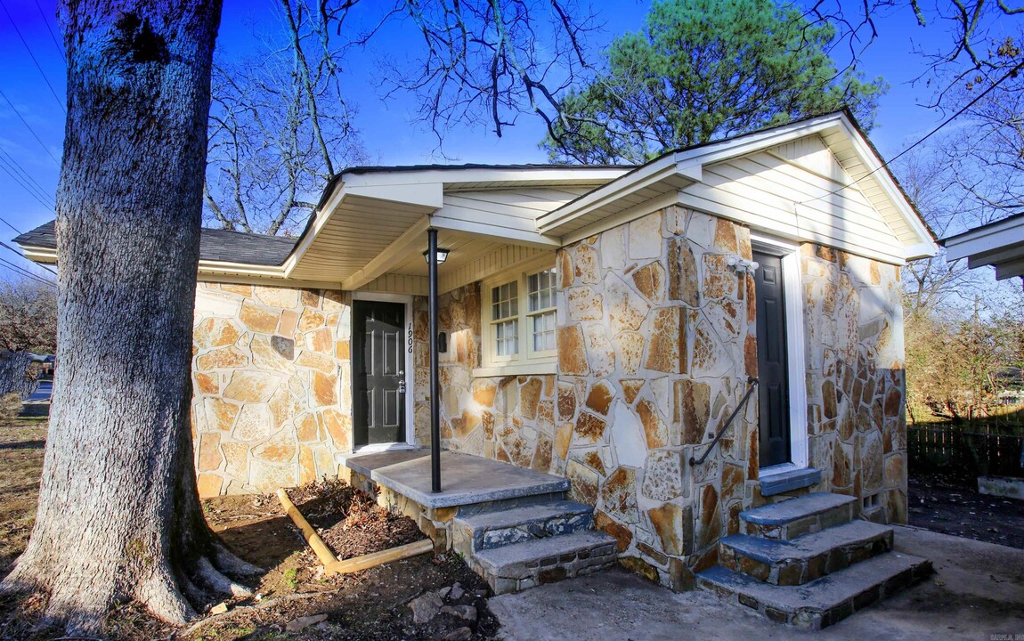 1906 Flora St in North Little Rock, AR - Building Photo