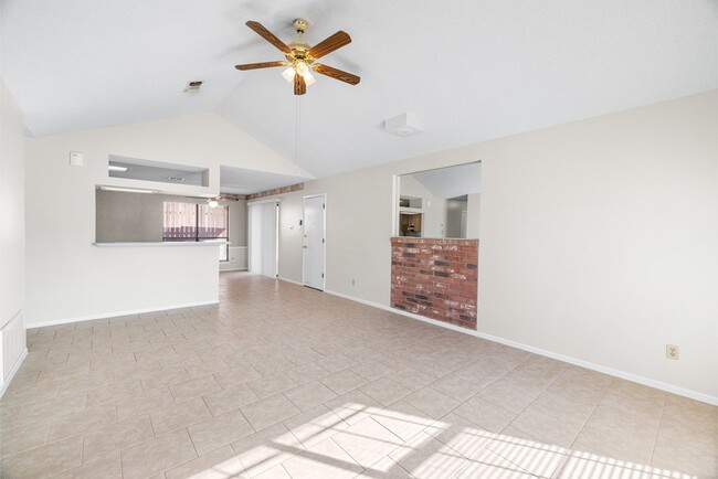 801 Laura Belle Dr in Kerrville, TX - Building Photo - Building Photo