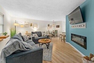 1304 E Sylvan Cir, Unit 11 in Brandon, SD - Building Photo