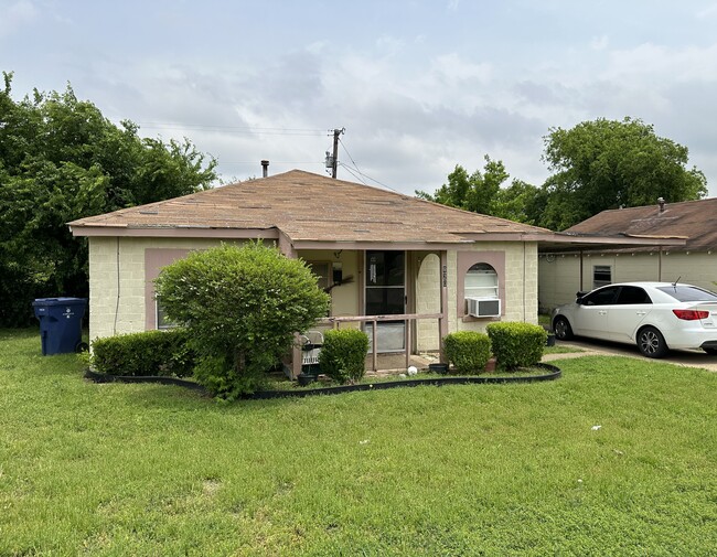 820 Ford St in Garland, TX - Building Photo - Building Photo