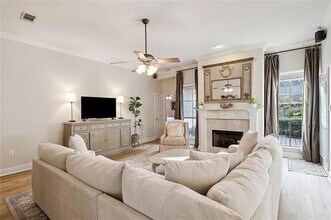 236 Highland Dr, Unit 1012-2 in Mandeville, LA - Foto de edificio - Building Photo