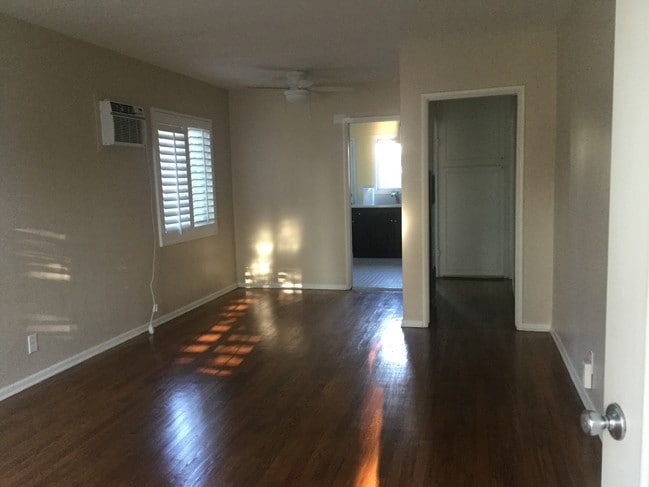 1624 W Alameda Ave, Unit 1624 in Burbank, CA - Building Photo - Building Photo