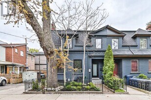 25 Palmerston Ave in Toronto, ON - Building Photo