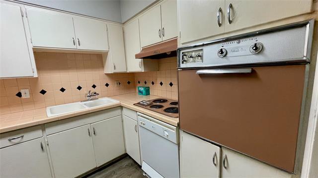 property at 3215 Douglas Ave