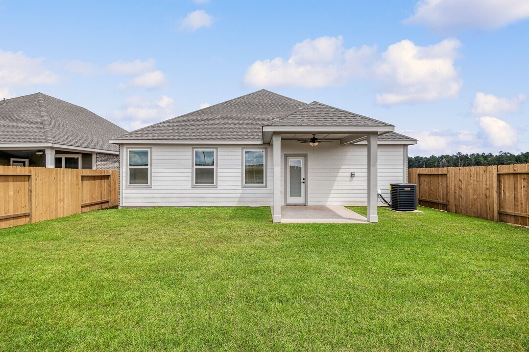 15686 Honey Cv Dr in Conroe, TX - Foto de edificio
