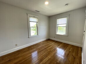 58 Edgecliff Rd, Unit 1 in Watertown, MA - Building Photo - Building Photo