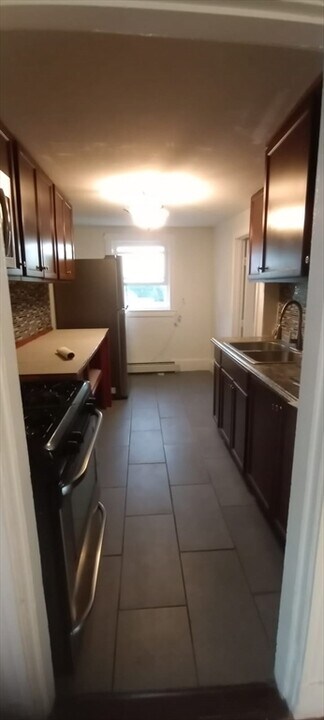 3 Pond St, Unit 2 in Boston, MA - Building Photo