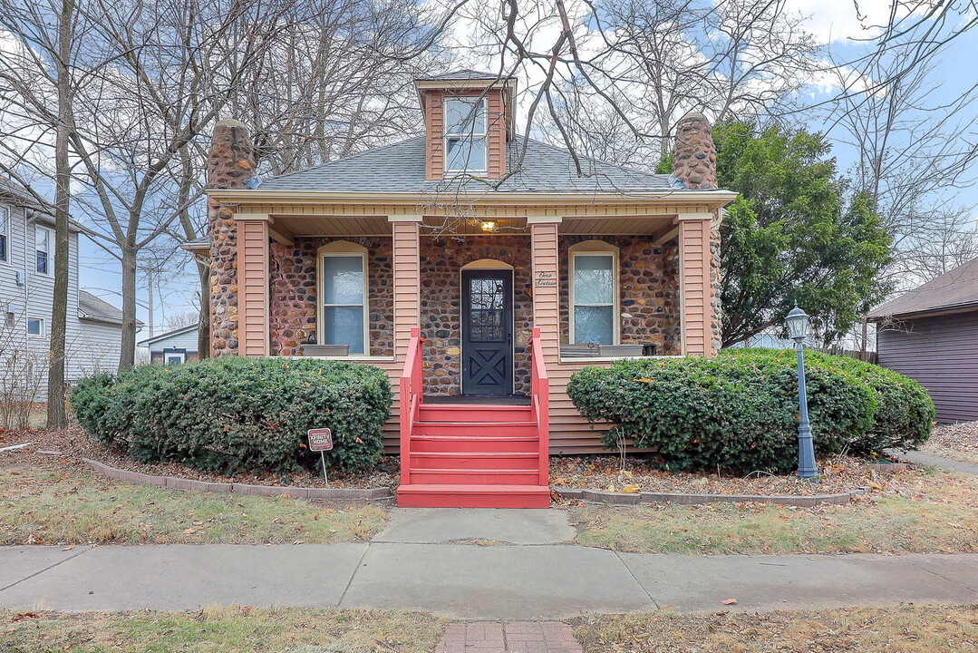 116 W Benton St in Morris, IL - Building Photo