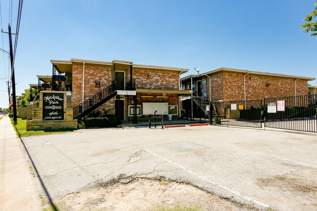 MacArthur Park Apartments in Houston, TX - Building Photo - Primary Photo