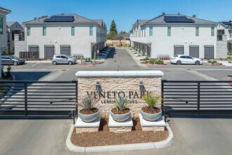 Starling Townhomes in Clovis, CA - Building Photo - Building Photo