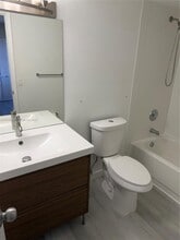 10020 NW 9th St Cir in Miami, FL - Building Photo - Building Photo