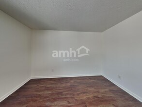 2328 Salem Park Dr in Indianapolis, IN - Foto de edificio - Building Photo