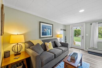8 Railroad Ave in Kennebunk, ME - Building Photo - Building Photo