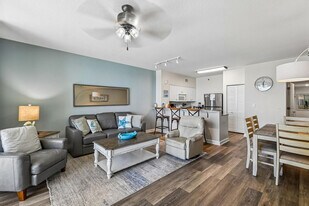 9896 S Thomas Dr in Panama City Beach, FL - Building Photo