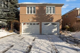 5477 Palmerston Crescent in Mississauga, ON - Building Photo