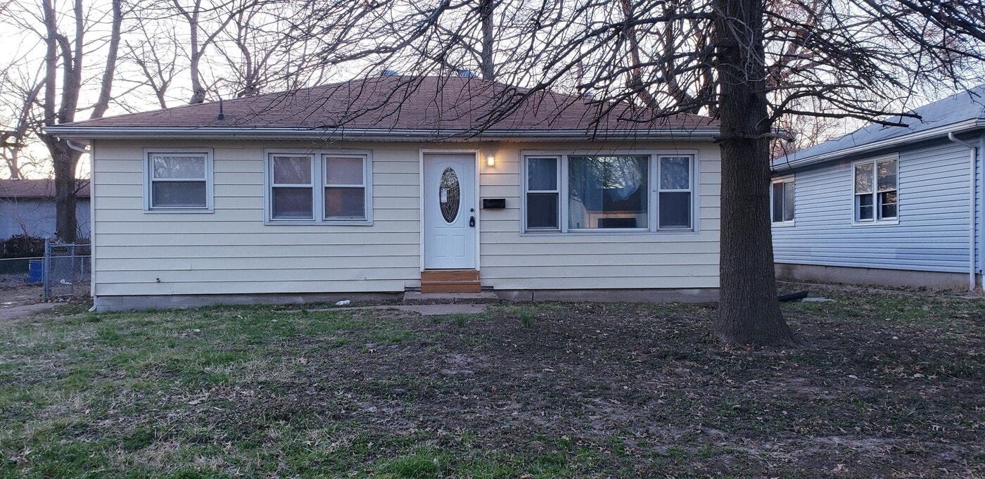 805 Otto St in Cahokia, IL - Building Photo