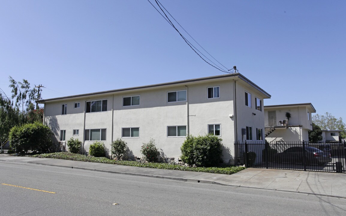 1196 Victoria Ave in San Leandro, CA - Foto de edificio