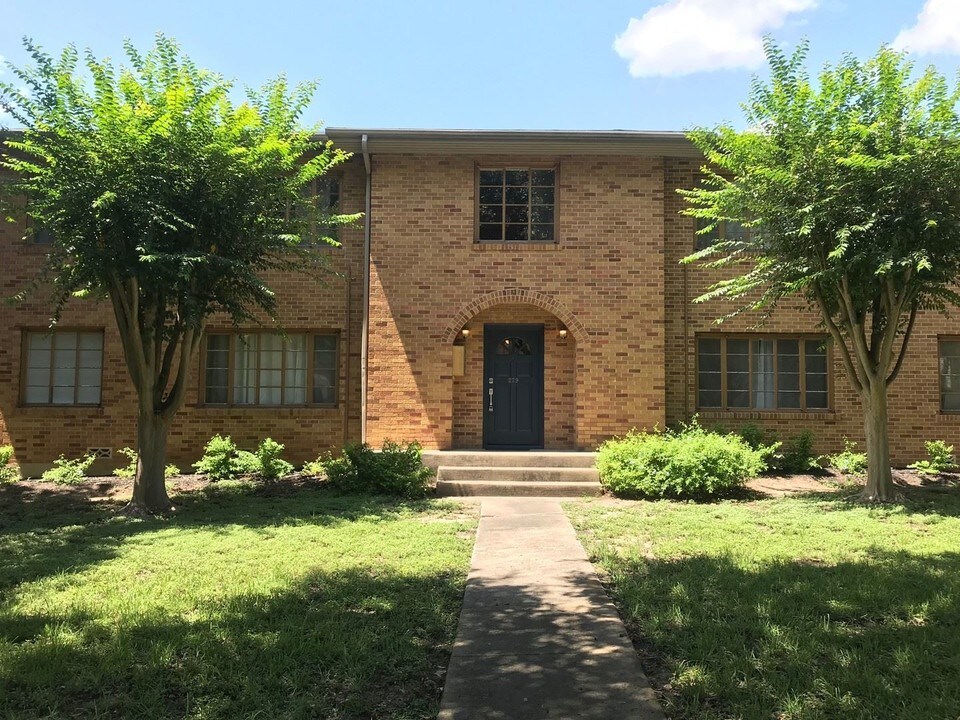 229 Natalen Ave in San Antonio, TX - Building Photo