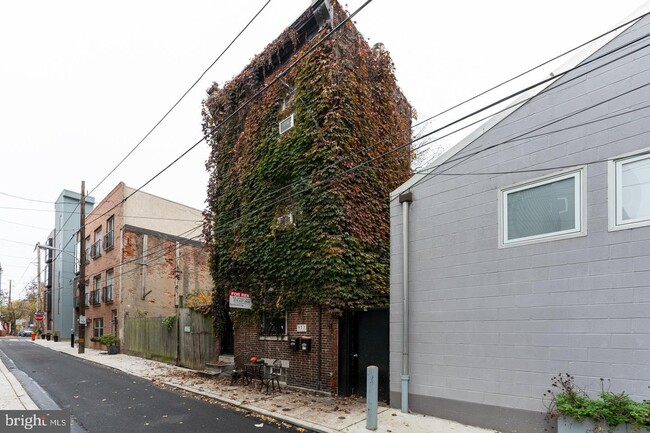 973 N Leithgow St-Unit -2 in Philadelphia, PA - Building Photo - Building Photo