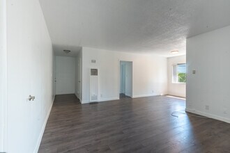 4324 Ventura Canyon Ave in Sherman Oaks, CA - Building Photo - Building Photo