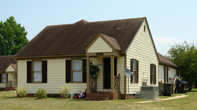 4724 Hoyle Dr in Raleigh, NC - Foto de edificio - Building Photo