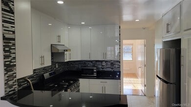 31-16 60th St in Queens, NY - Building Photo - Building Photo