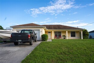 2516 13th St SW in Lehigh Acres, FL - Building Photo