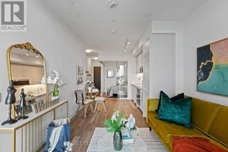 250 Lawrence Ave W in Toronto, ON - Building Photo - Building Photo