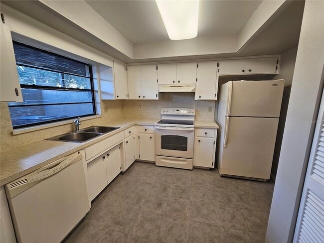 2253 Firestone Pl in Winter Haven, FL - Foto de edificio - Building Photo