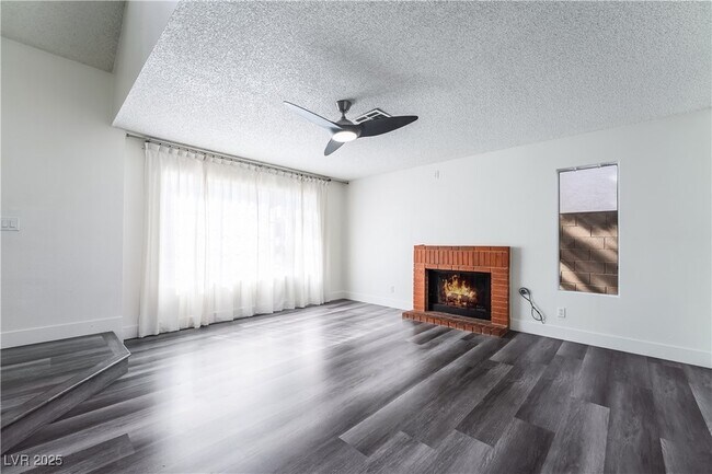 8644 Trafalgar Dr in Las Vegas, NV - Building Photo - Building Photo