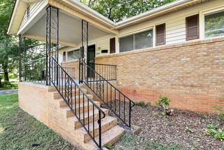 2520 Thornton Rd in Charlotte, NC - Building Photo - Building Photo