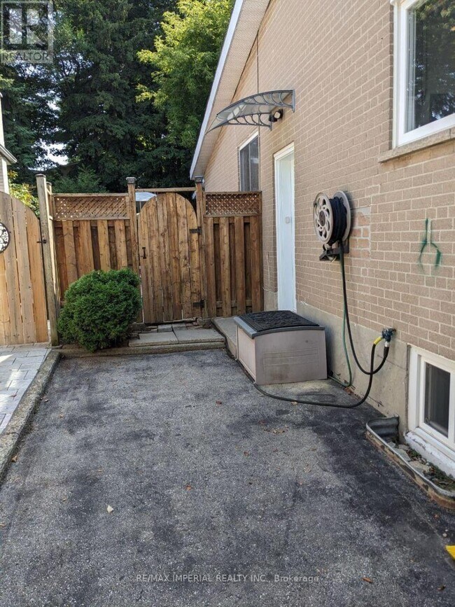 65 Northey Dr in Toronto, ON - Building Photo - Building Photo