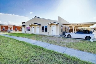 3119 Scotland Dr, Unit 2 in Edinburg, TX - Building Photo