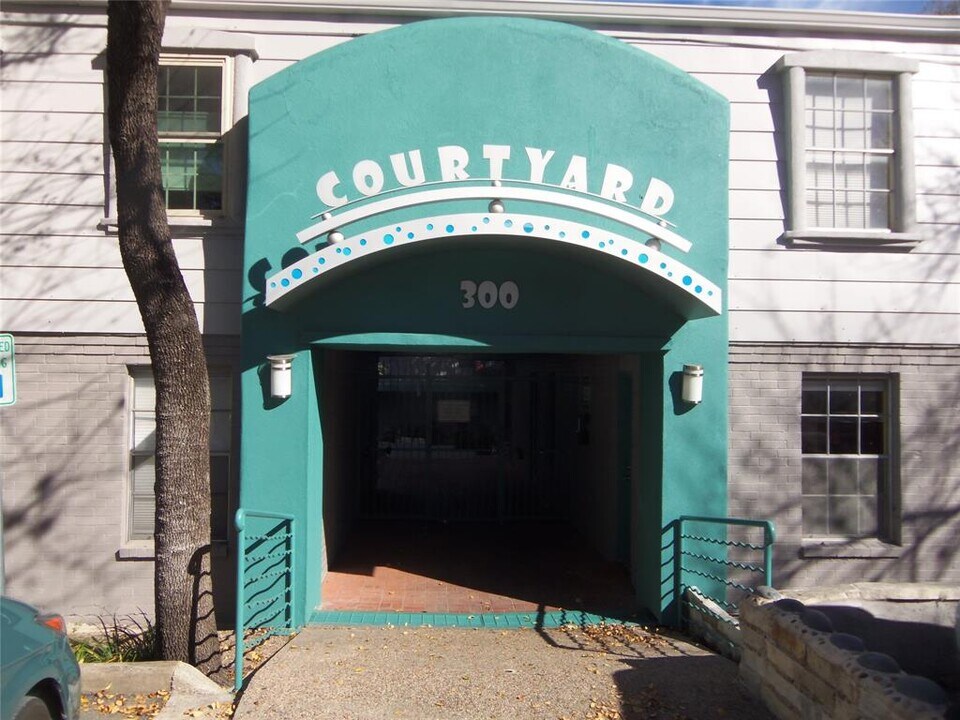 300 Crockett St in Austin, TX - Building Photo