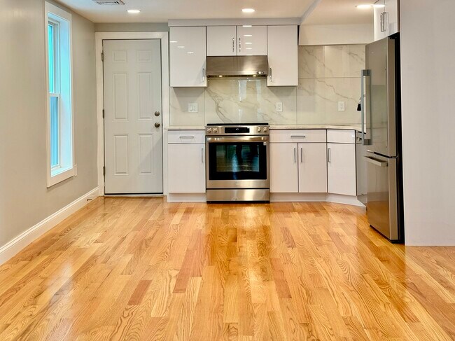 5 Ward St, Unit 3 in Somerville, MA - Foto de edificio - Building Photo