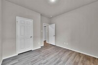 417 E Avenue G photo'