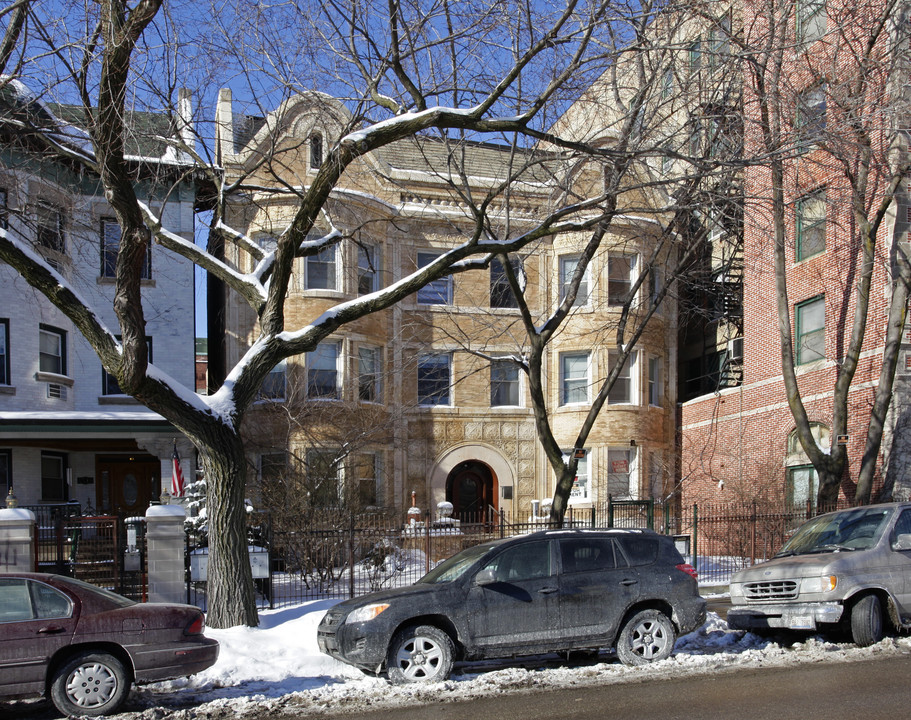 4520 N Sheridan Rd in Chicago, IL - Foto de edificio