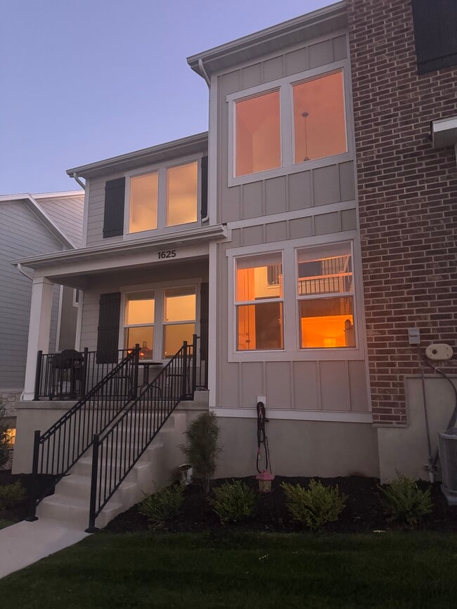 property at 1625 W Talus Ridge Dr