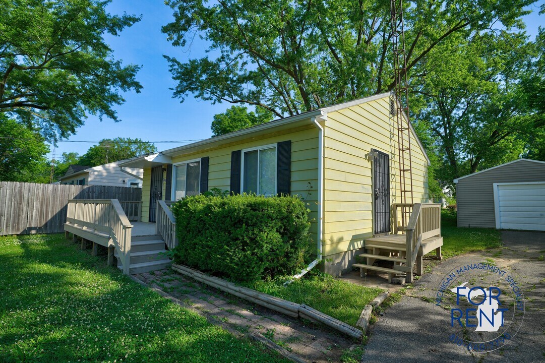 3062 Walton Ave in Flint, MI - Building Photo