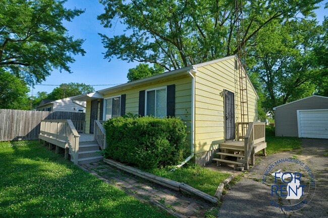 property at 3062 Walton Ave