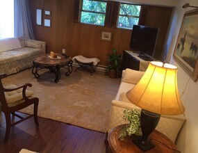 520 17th Ave SE, Unit Furnished Apartment in Olympia, WA - Building Photo - Building Photo