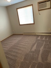 307 S 1st St, Unit 8 in Marshalltown, IA - Building Photo - Building Photo