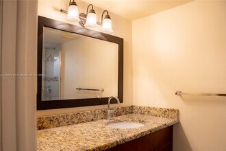 2408 N 35th Ave in Hollywood, FL - Building Photo - Building Photo