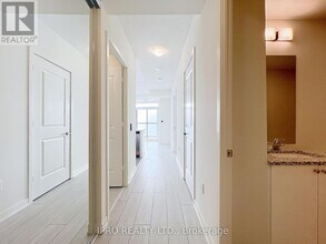 38-3438 Annie Craig Dr in Toronto, ON - Building Photo - Building Photo