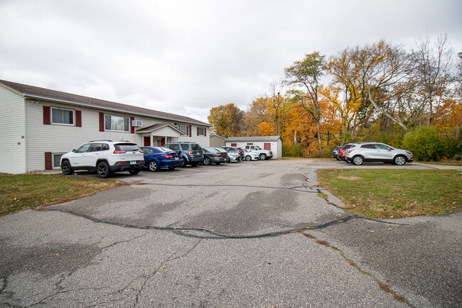 202 Balcerzak Dr in Mankato, MN - Foto de edificio - Building Photo