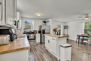 1237 Dickson Ave in Hanahan, SC - Building Photo