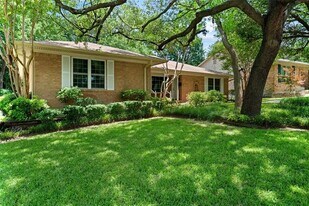 7022 Kingsbury Dr in Dallas, TX - Building Photo